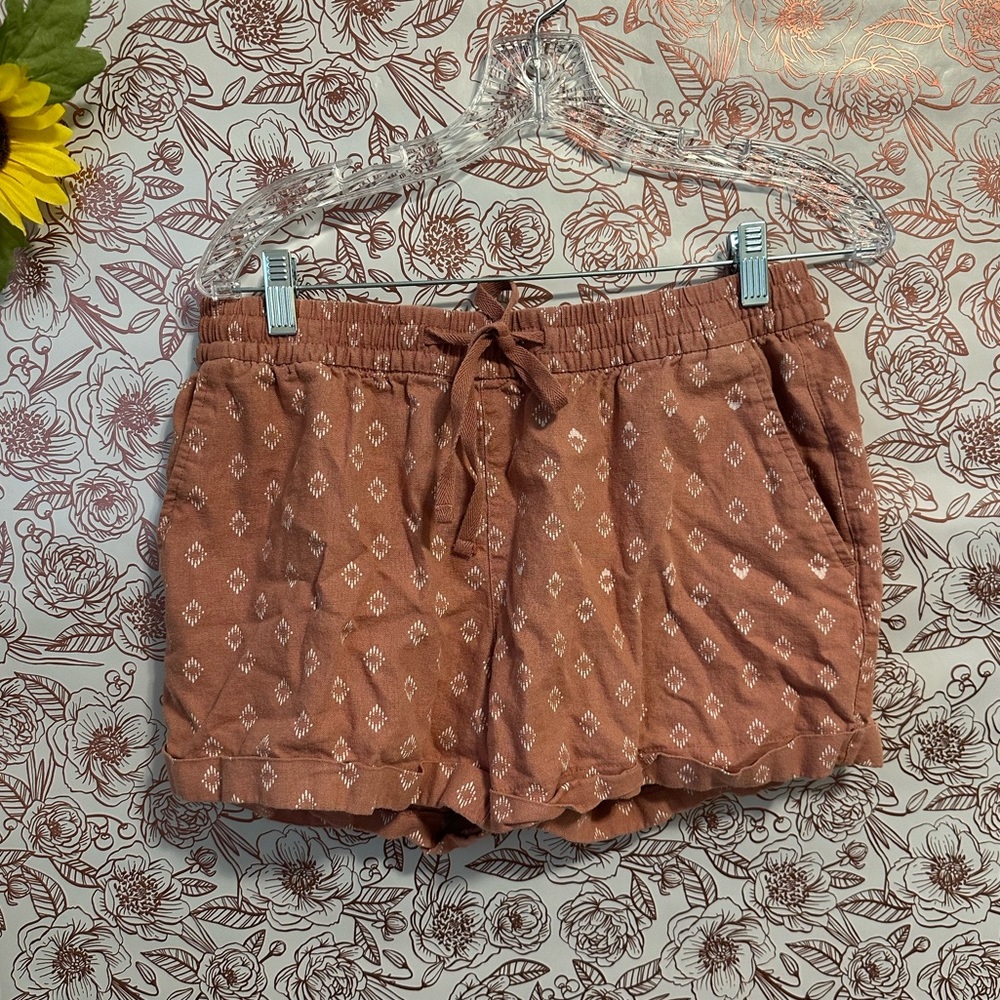 Old Navy coral print pull up shorts with pockets size M